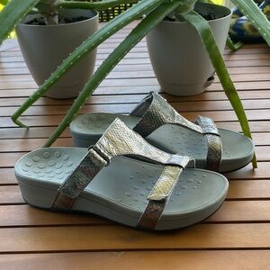 Vionic Ellie metallic silver embossed snakeskin sandals